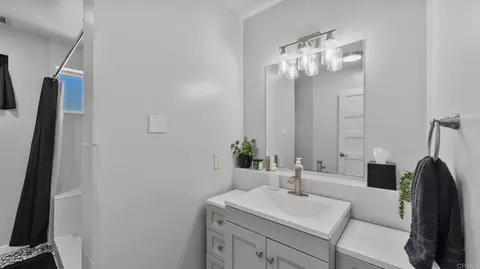 Bath - 25552 Pappas Rd, Ramona, CA 92065 photo 1 of 5