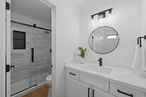 Bath - 376 Forest Pl, Vista, CA 92083 photo 2 of 5