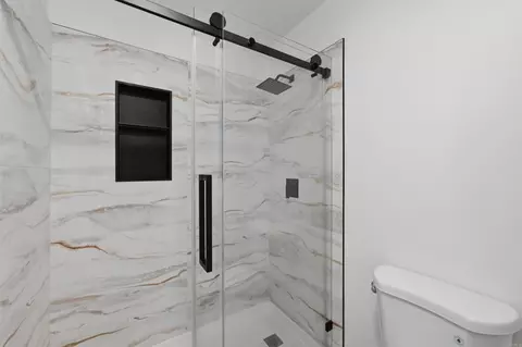 Bath - 376 Forest Pl, Vista, CA 92083 photo 3 of 5