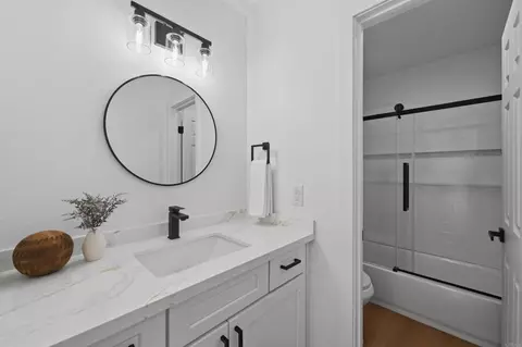 Bath - 376 Forest Pl, Vista, CA 92083 photo 4 of 5