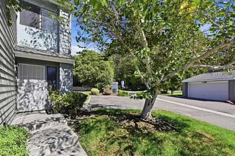 Exterior - 376 Forest Pl, Vista, CA 92083 photo 4 of 6