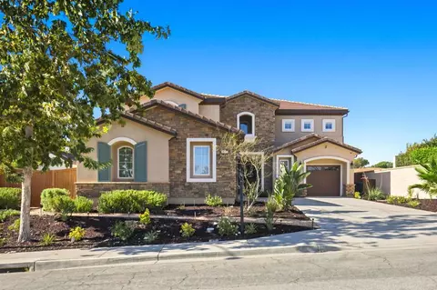 Exterior - 1077 Village Dr, Oceanside, CA 92057 photo 3 of 14