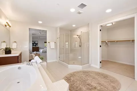 Bath - 1077 Village Dr, Oceanside, CA 92057 photo 4 of 10