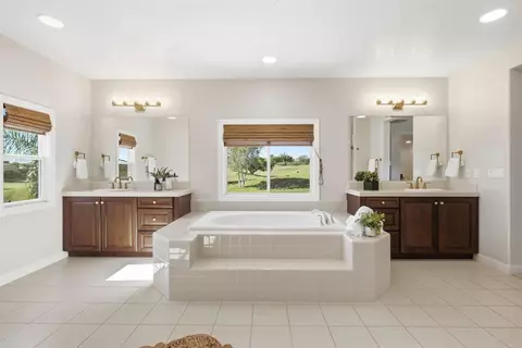 Bath - 1077 Village Dr, Oceanside, CA 92057 photo 7 of 10