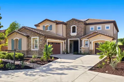 Exterior - 1077 Village Dr, Oceanside, CA 92057 photo 2 of 14