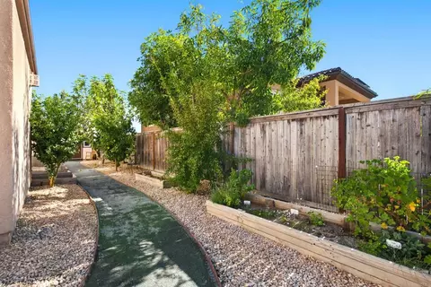 Exterior - 1077 Village Dr, Oceanside, CA 92057 photo 8 of 14