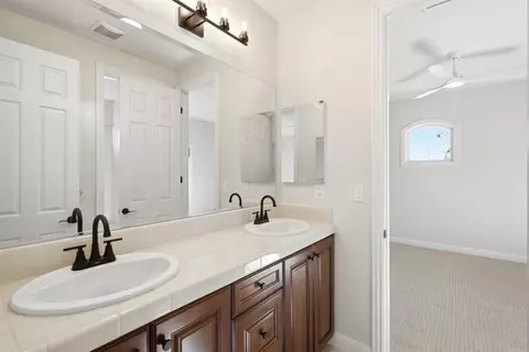 Bath - 1077 Village Dr, Oceanside, CA 92057 photo 5 of 10