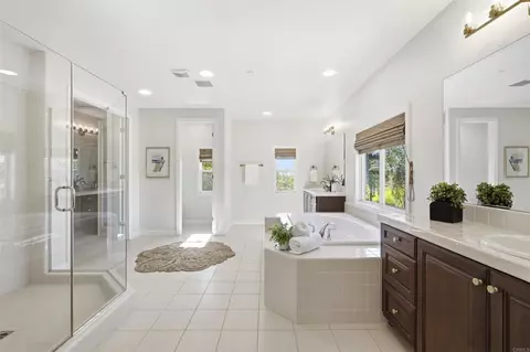 Bath - 1077 Village Dr, Oceanside, CA 92057 photo 6 of 10
