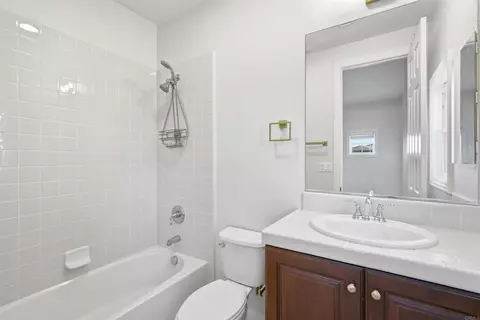 Bath - 1077 Village Dr, Oceanside, CA 92057 photo 3 of 10