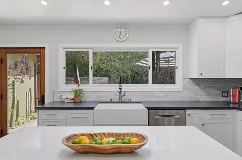Kitchen - 637 Sparta Dr, Encinitas, CA 92024 photo 5 of 8