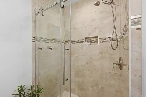Bath - 637 Sparta Dr, Encinitas, CA 92024 photo 7 of 8