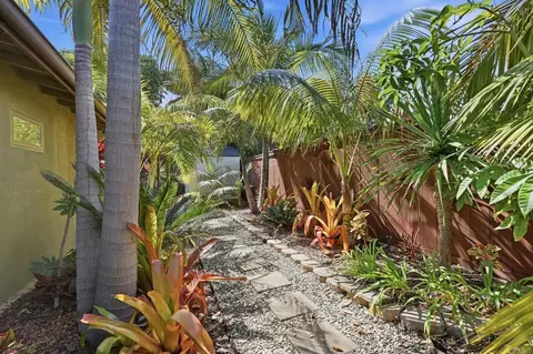 Exterior - 637 Sparta Dr, Encinitas, CA 92024 photo 6 of 21