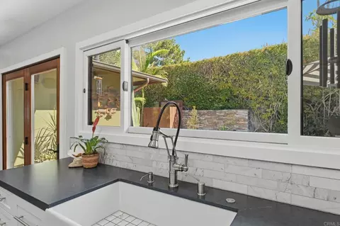 Kitchen - 637 Sparta Dr, Encinitas, CA 92024 photo 6 of 8