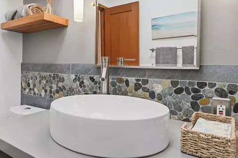 Bath - 637 Sparta Dr, Encinitas, CA 92024 photo 3 of 8