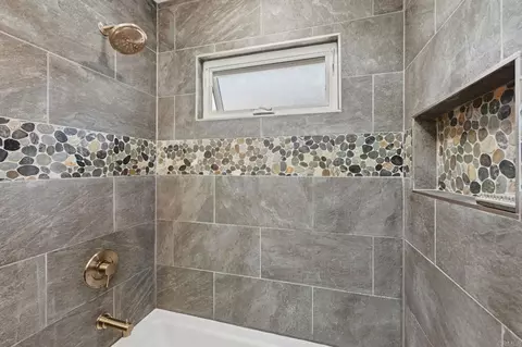 Bath - 637 Sparta Dr, Encinitas, CA 92024 photo 2 of 8