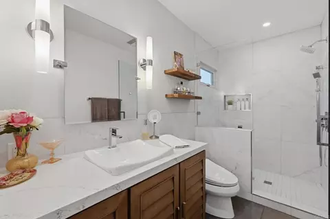 Bath - 637 Sparta Dr, Encinitas, CA 92024 photo 4 of 8