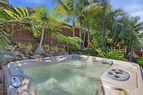 Exterior - 637 Sparta Dr, Encinitas, CA 92024 photo 4 of 21