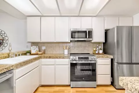 3098 Rue Dorleans #328, San Diego, CA 92110