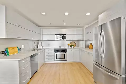 Kitchen - 550 Seagaze Dr #29, Oceanside, CA 92054 photo 2 of 2