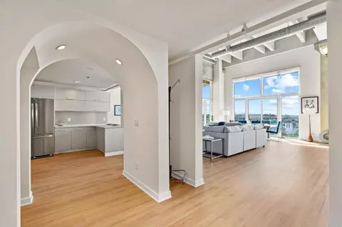 Entry Way - 550 Seagaze Dr #29, Oceanside, CA 92054 photo 2 of 3