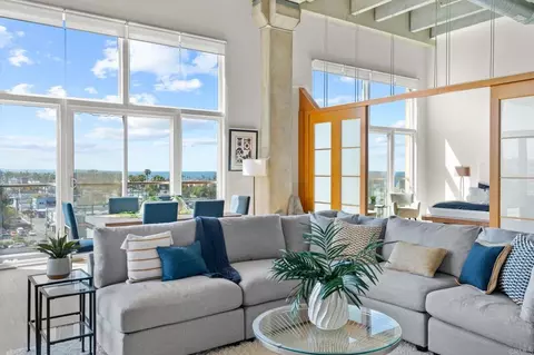 Living - 550 Seagaze Dr #29, Oceanside, CA 92054 photo 3 of 4