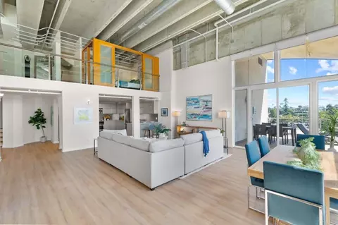 Living - 550 Seagaze Dr #29, Oceanside, CA 92054 photo 2 of 4