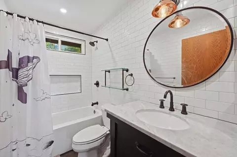 Bath - 320 Apollo Dr, Vista, CA 92084 photo 3 of 3