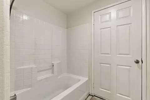 Bath - 44802 Adam Ln, Temecula, CA 92592 photo 2 of 3