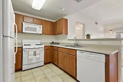 Kitchen - 44802 Adam Ln, Temecula, CA 92592 photo 2 of 3