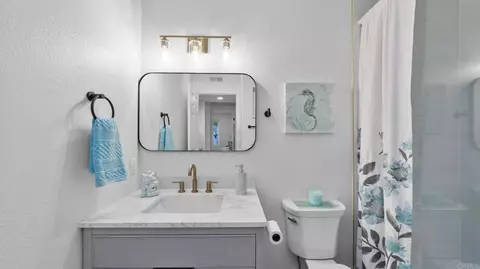 Bath - 5065 Santorini Way, Oceanside, CA 92056 photo 6 of 7