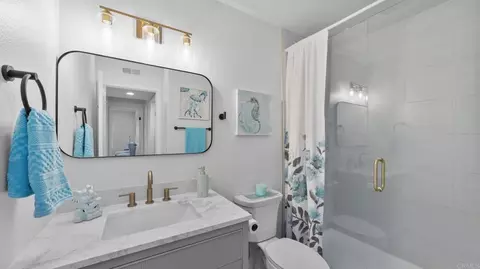 Bath - 5065 Santorini Way, Oceanside, CA 92056 photo 5 of 7