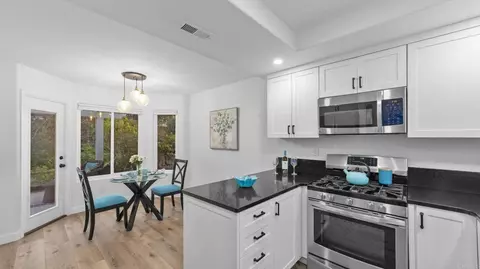 Kitchen - 5065 Santorini Way, Oceanside, CA 92056 photo 4 of 6