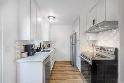 Kitchen - 981 N Vulcan Ave #4, Encinitas, CA 92024 photo 1 of 3