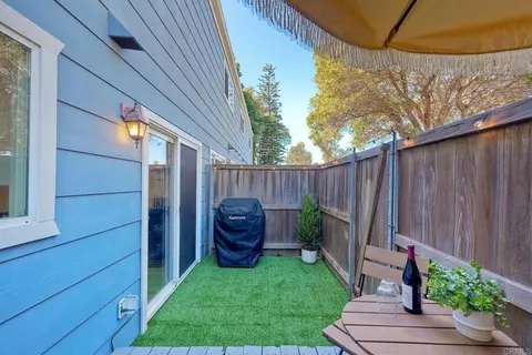 Exterior - 981 N Vulcan Ave #4, Encinitas, CA 92024 photo 4 of 7