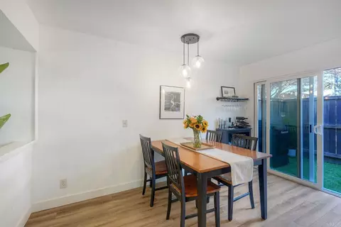 Dining - 981 N Vulcan Ave #4, Encinitas, CA 92024 photo 3 of 4