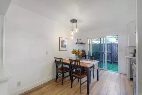 Dining - 981 N Vulcan Ave #4, Encinitas, CA 92024 photo 2 of 4
