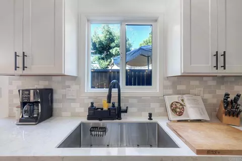 Kitchen - 981 N Vulcan Ave #4, Encinitas, CA 92024 photo 2 of 3