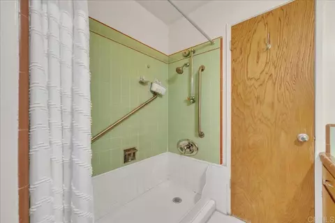 Bath - 820 E 5th Ave #-, Escondido, CA 92025 photo 1 of 3