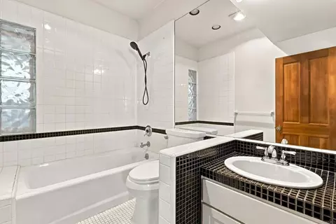 Bath - 4616 Rancho Reposo, Del Mar, CA 92014 photo 5 of 5