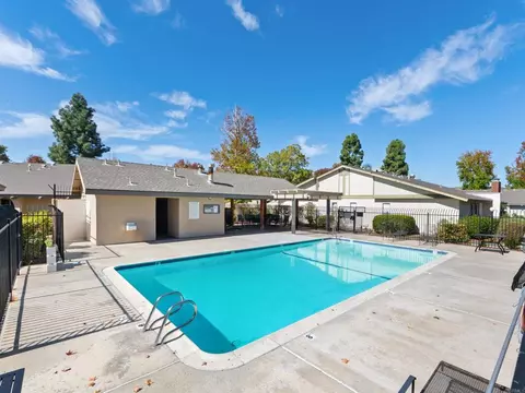Exterior - 631 Persimmon Way, Oceanside, CA 92058 photo 7 of 8