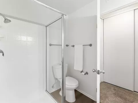 Bath - 631 Persimmon Way, Oceanside, CA 92058 photo 2 of 3