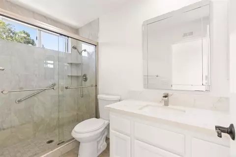 Bath - 16883 Saint Andrews Dr, Poway, CA 92064 photo 5 of 9