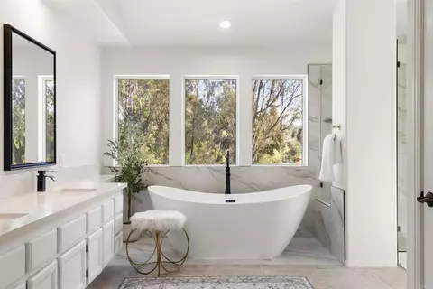 Bath - 16883 Saint Andrews Dr, Poway, CA 92064 photo 1 of 9