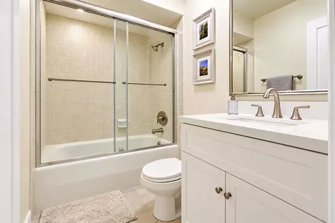 Bath - 23 Greenview Dr, Carlsbad, CA 92009 photo 3 of 4