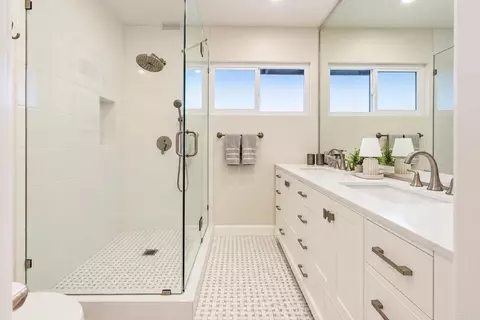 Bath - 23 Greenview Dr, Carlsbad, CA 92009 photo 4 of 4