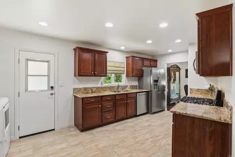 1010 E Bobier Dr #5, Vista, CA 92084 photo 3