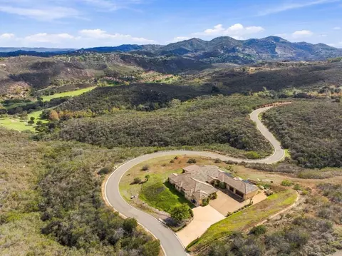 View/Area - 2260 Panoramic Way, Vista, CA 92084 photo 4 of 5