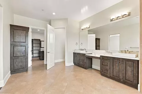 Bath - 2260 Panoramic Way, Vista, CA 92084 photo 3 of 8