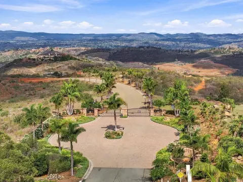 View/Area - 2260 Panoramic Way, Vista, CA 92084 photo 2 of 5