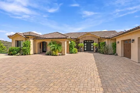 Exterior - 2260 Panoramic Way, Vista, CA 92084 photo 3 of 8